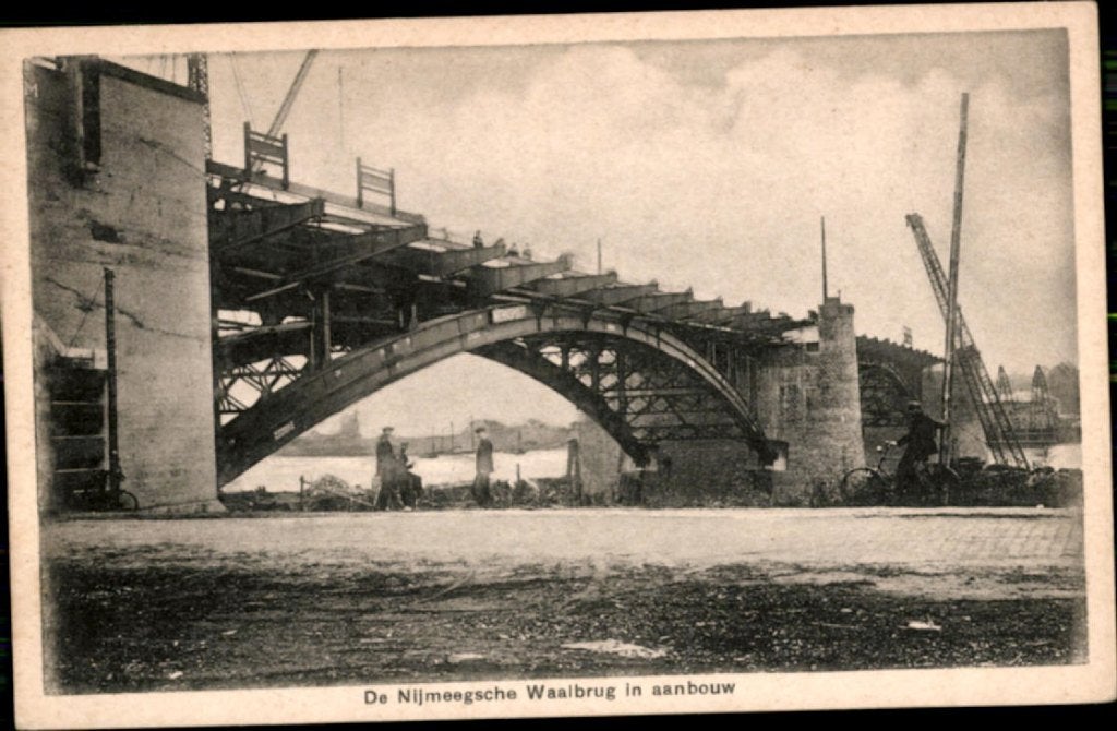 Nijmegen KVR07 1866 De Nijmeegsche Waalbrug in aanbouw, Ophalen of Verzenden, 1960 tot 1980, Gelopen, Gelderland