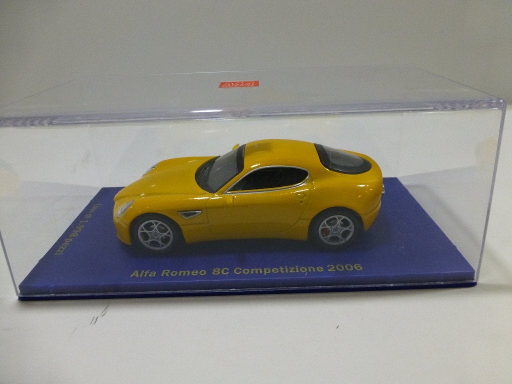 M4 Alfa Romeo 8C Competizione 2006 geel, Ophalen of Verzenden, Zo goed als nieuw, Auto, Overige merken