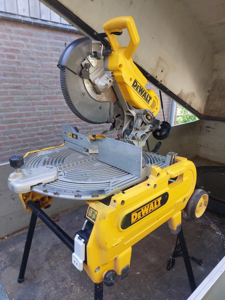 DeWalt D27107 flipover zaagtafel, Ophalen, 1200 watt of meer, 70 mm of meer