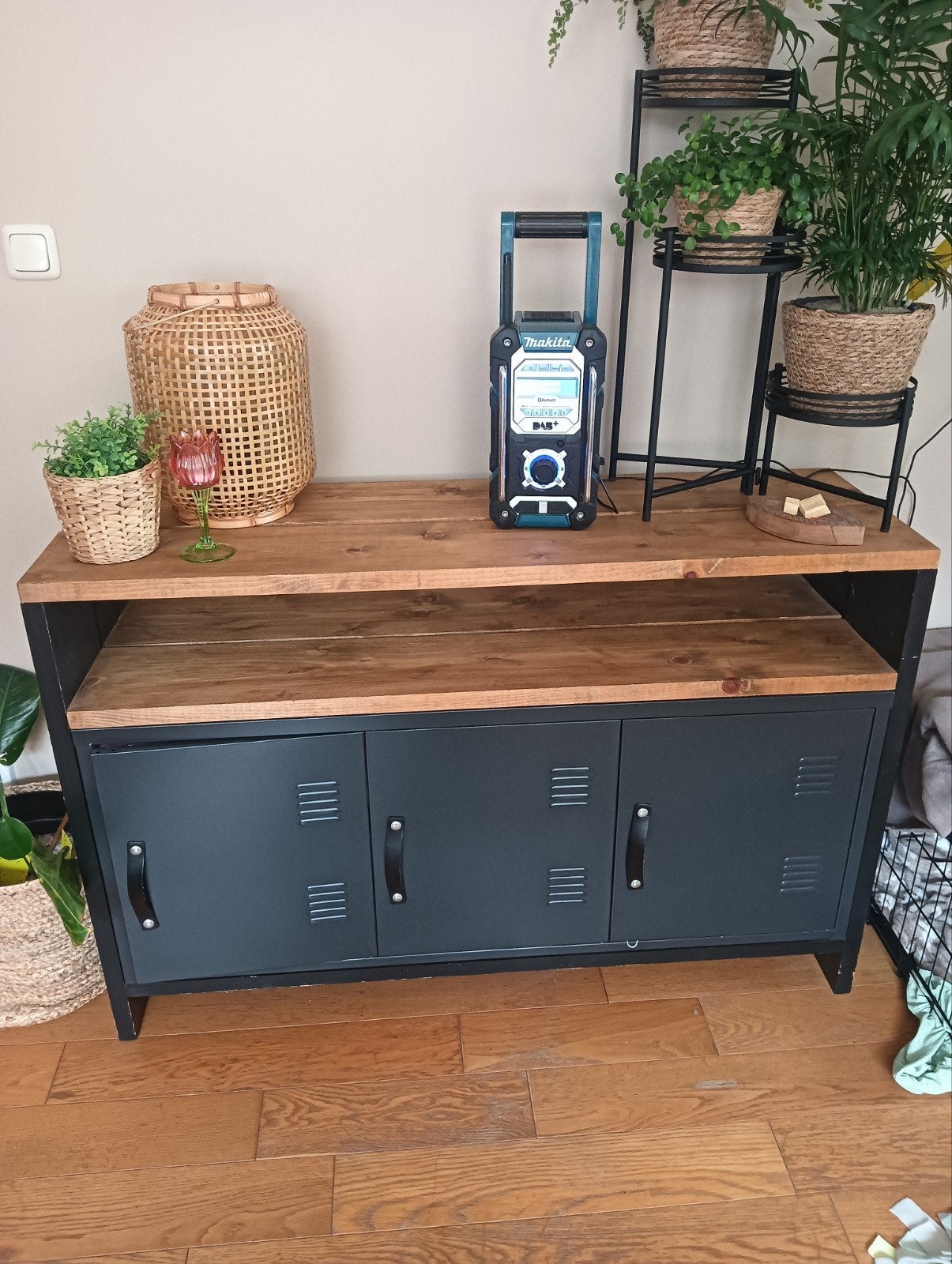 dressoir kast, Ophalen, 25 tot 50 cm, 100 tot 150 cm, Met deur(en)