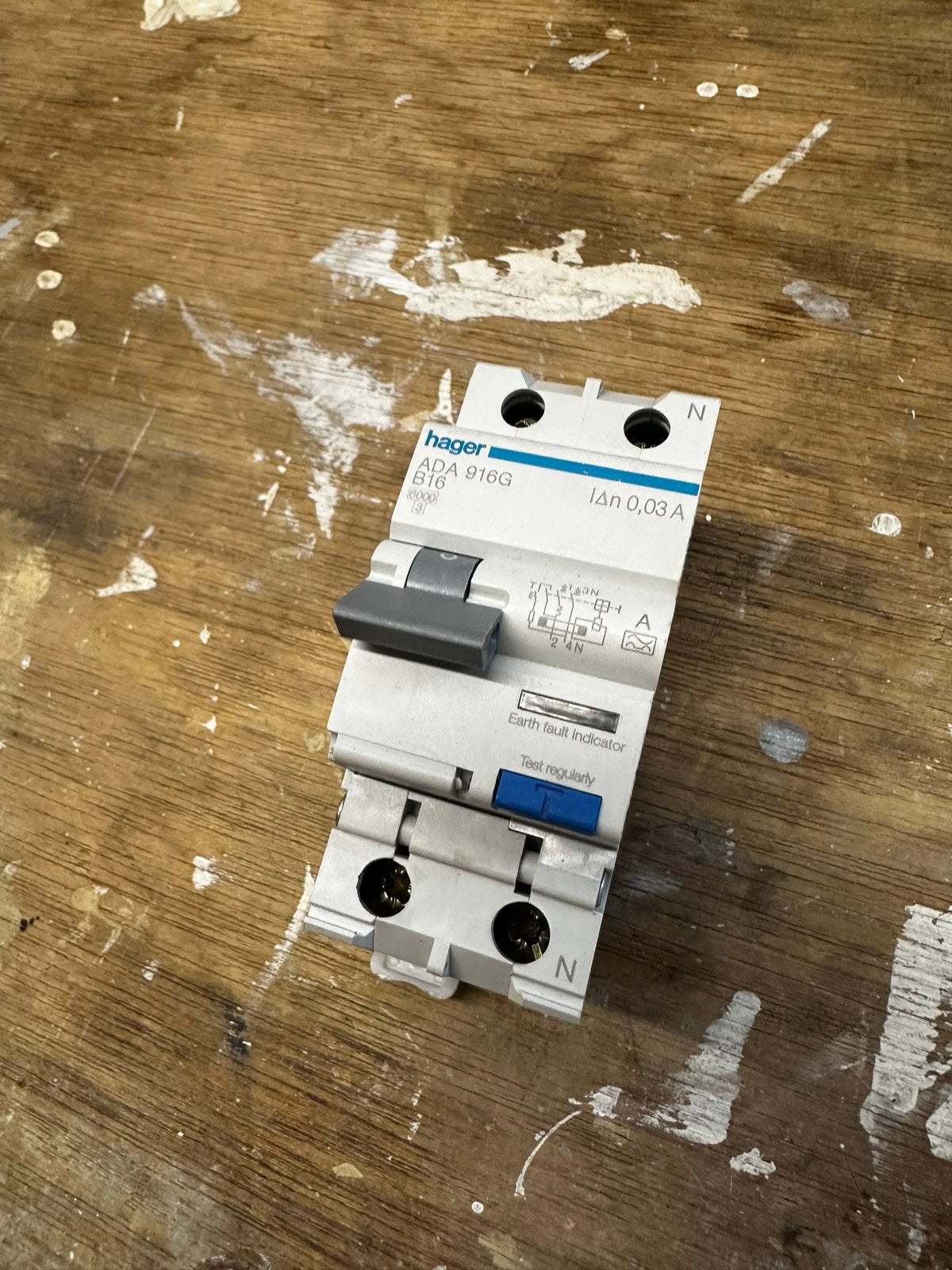 Hager aardlekautomaat B16 ADA 916G 0,03A, Ophalen of Verzenden, Zo goed als nieuw, Hager, Aardlekautomaat