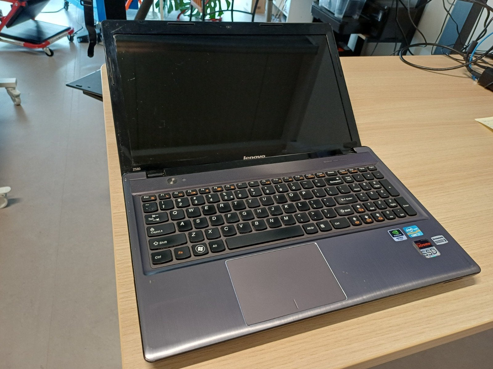 Lenovo Z560 Laptop - Intel i7, 8GB RAM, SSD, Linux Mint, Computers en Software, Windows Laptops, Gebruikt, 15 inch, SSD, 2 tot 3 Ghz