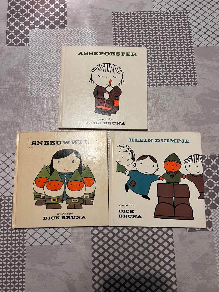 3 sprookjes bewerkt door Dick Bruna: Klein Duimpje/ Assepoes, Boeken, Ophalen of Verzenden, Gelezen, Dick Bruna