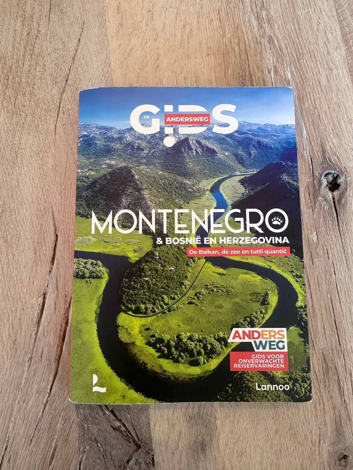 Anders Reizen Gids Montenegro & Bosnië en Herzegovina, Boeken, Overige merken, Europa, Ophalen of Verzenden, Zo goed als nieuw