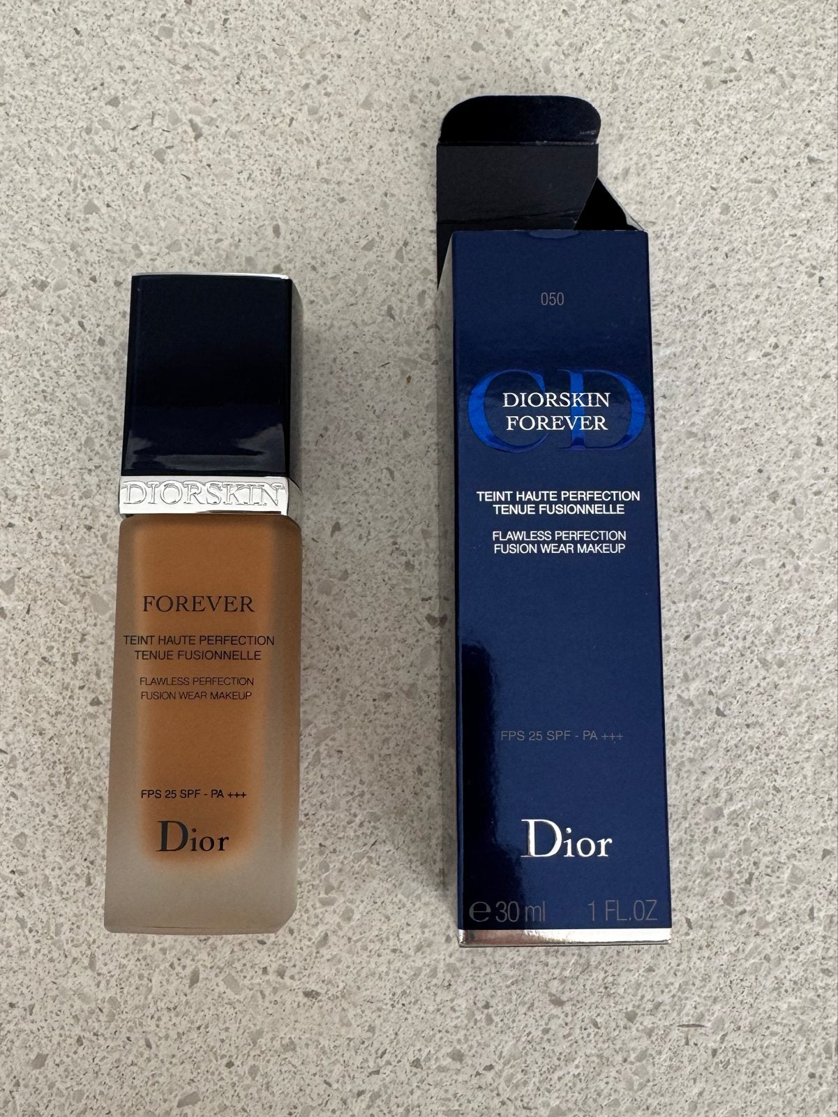 Dior Diorskin Forever Foundation 050 Dark Beige, Gehele gezicht, Beige, Ophalen of Verzenden, Zo goed als nieuw