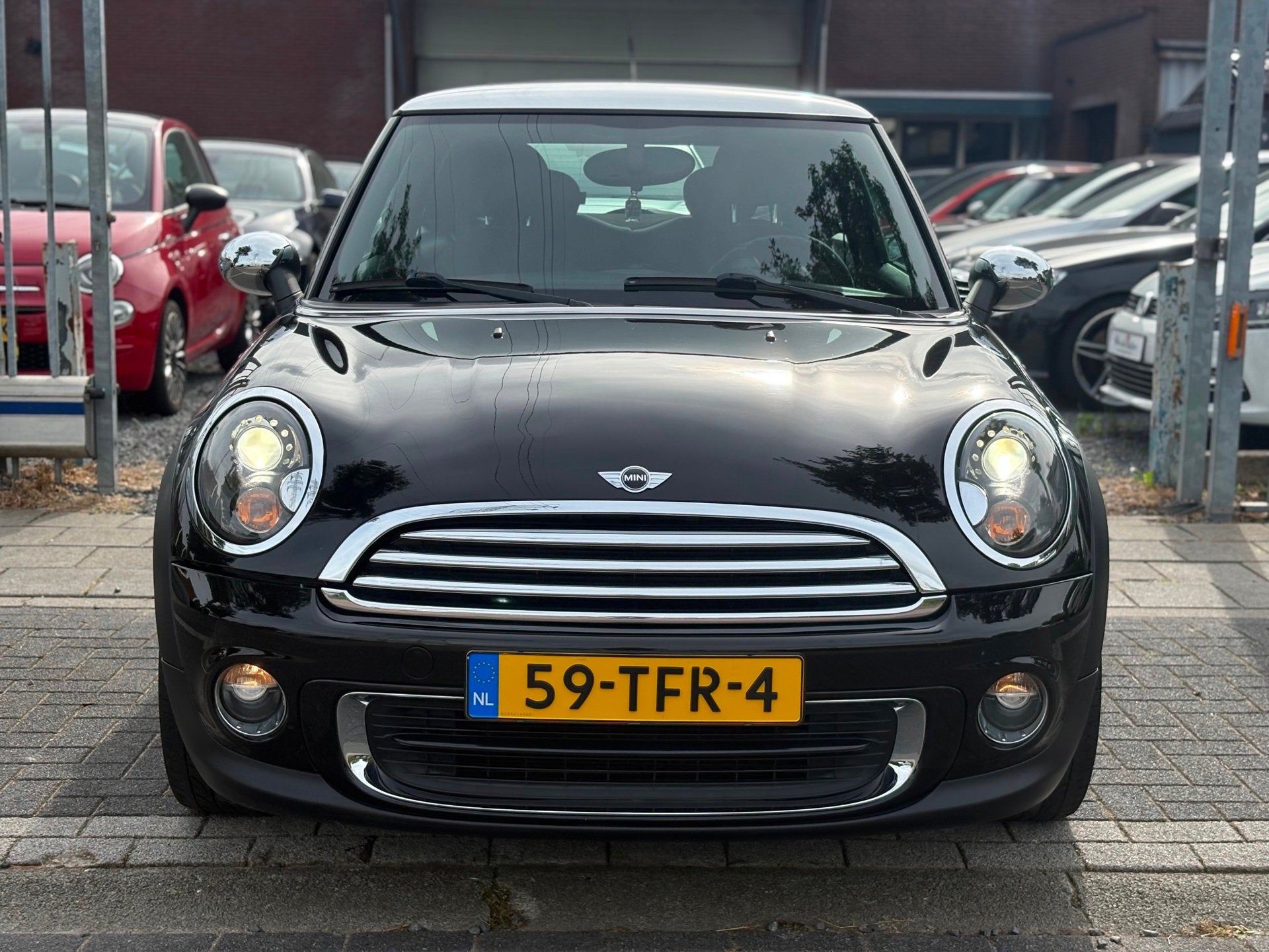 Mini 3-Deurs 1.6 One Red Hot | Xenon | 17” LMV | Airco |, Voorwielaandrijving, Euro 5, Stof, Zwart