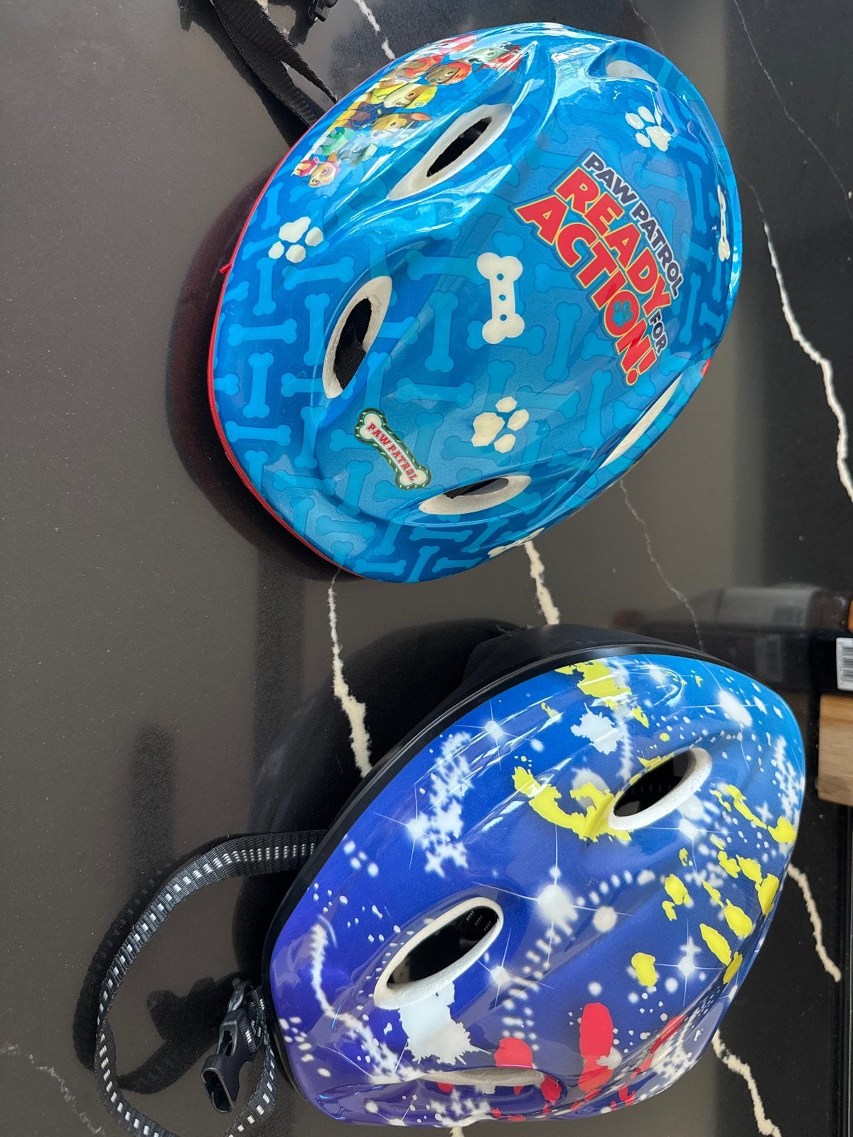 2 Kinderfietshelmen: Paw Patrol en Sterrenprint, Ophalen, Gebruikt, Overige maten, Jongen of Meisje