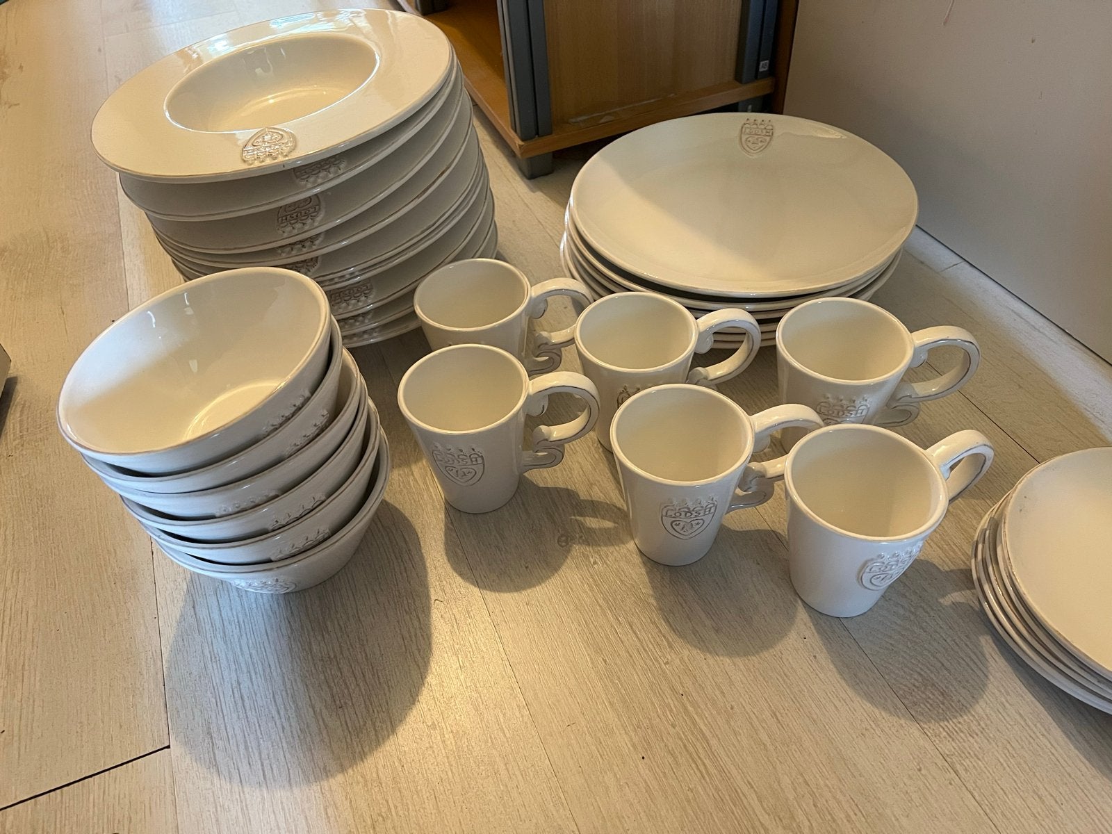 Uitgebreid servies Lodsh wit, Ophalen, Keramiek, Zo goed als nieuw, Effen
