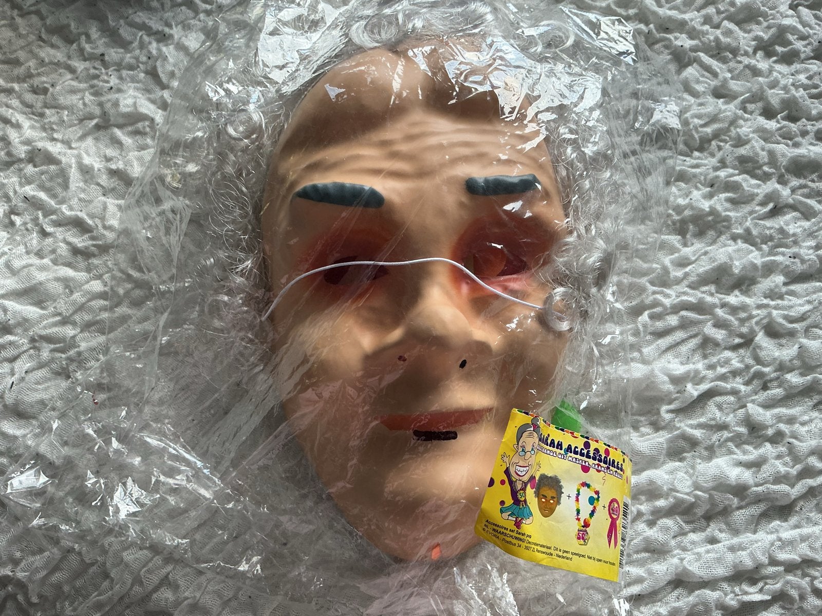 Oude Vrouw Masker met Pruik en Bloemenketting, Ophalen of Verzenden, Nieuw, Kostuum, Carnaval