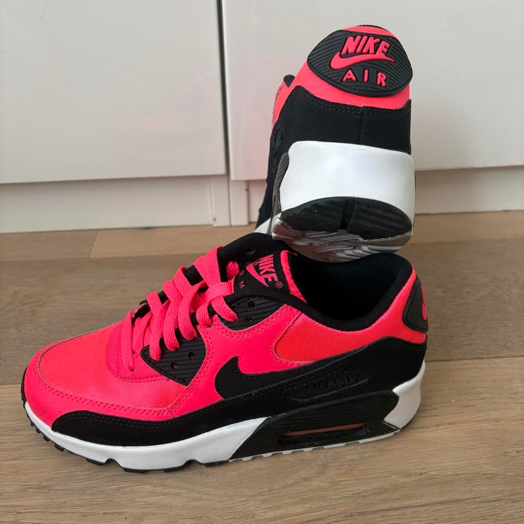Nike Air Max - Maat 38 - Nieuwstaat, Kinderen en Baby's, Kinderkleding | Schoenen en Sokken, Zo goed als nieuw, Sportschoenen