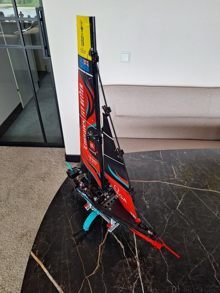 Lego Technic Zeilboot Emirates Team New Zealand, Ophalen of Verzenden, Zo goed als nieuw, Groter dan 1:32, Overige merken