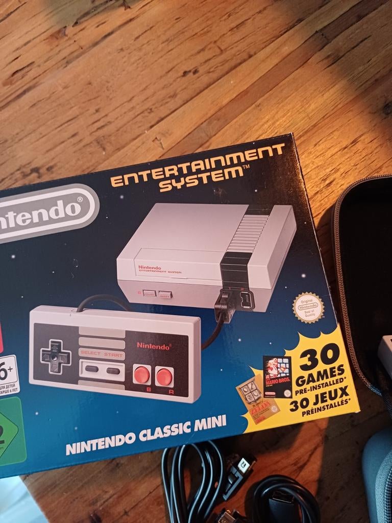 Nintendo Classic Mini: NES - Zo goed als nieuw, Ophalen of Verzenden, Zo goed als nieuw, Met 2 controllers