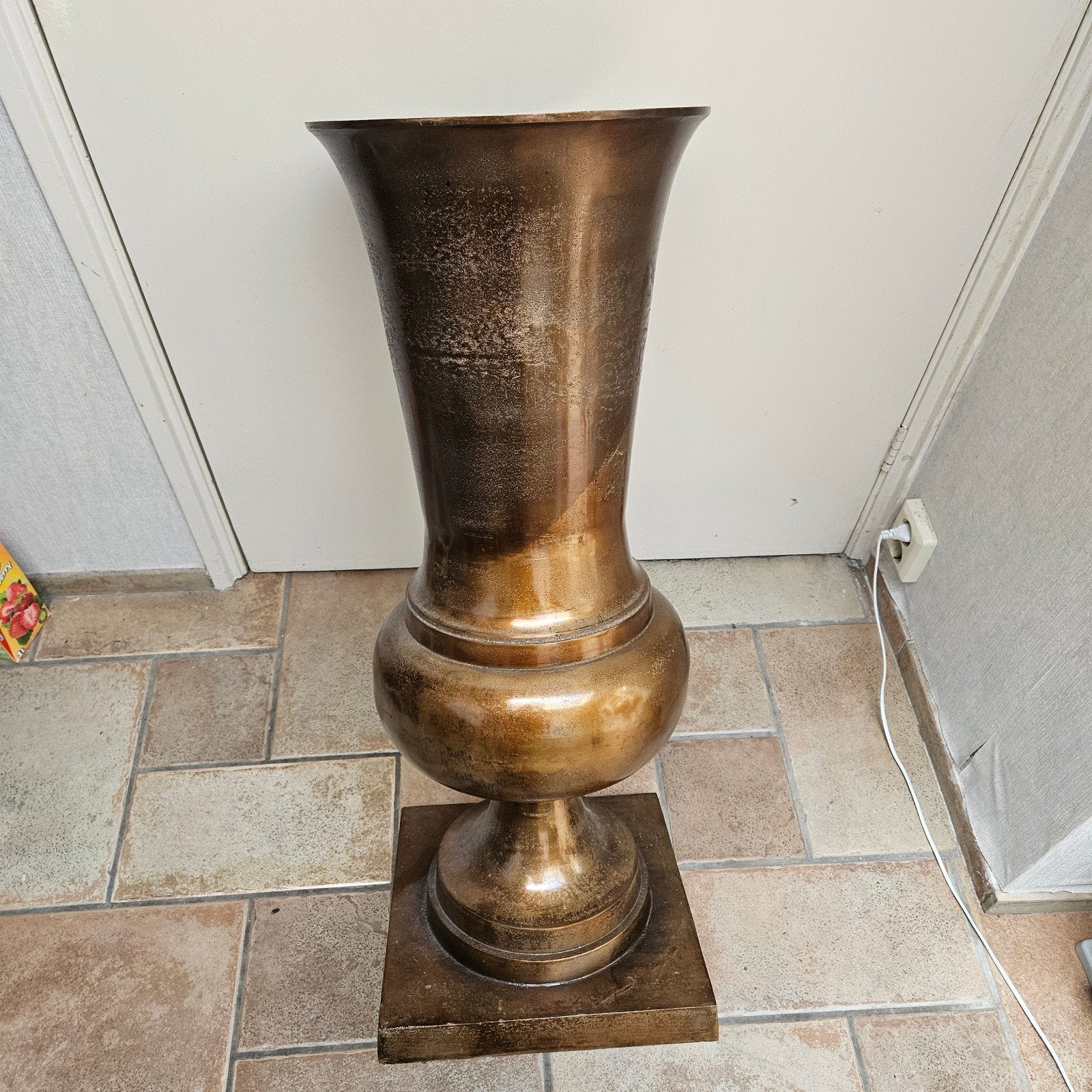Grote aluminium vaas van Mansion Atmosphere, 87 cm hoog, Gebruikt, Op voet, Bruin, Ophalen of Verzenden