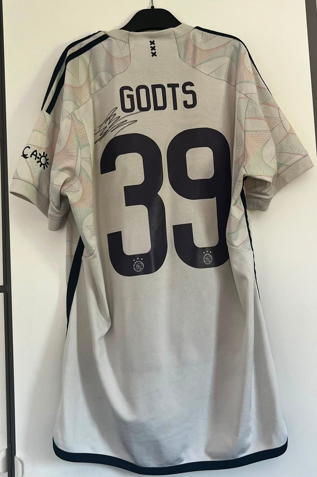 Mika Godts gesigneerd Ajax 2023-2024 uitshirt Maat L, Ophalen of Verzenden, Zo goed als nieuw, Ajax, Shirt
