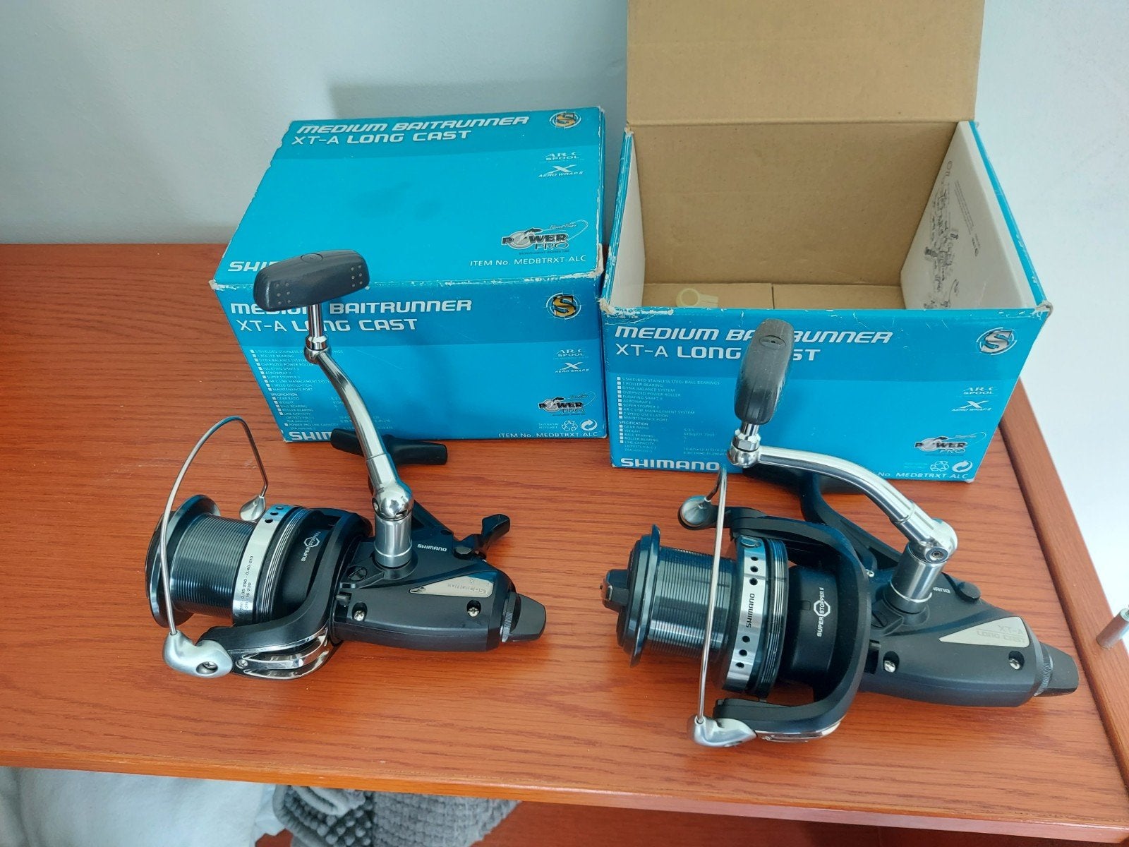 Shimano Medium Baitrunner XTA Long Cast Molens, Watersport en Boten, Ophalen of Verzenden, Zo goed als nieuw, Molen