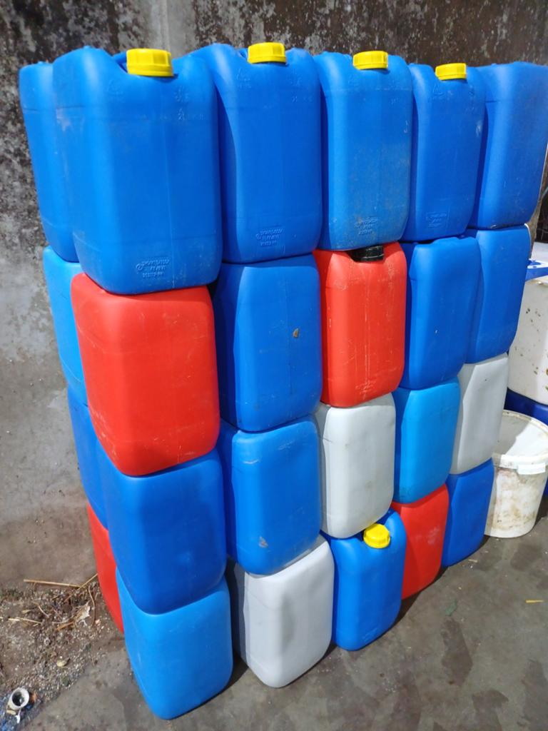 Jerrycans 20 liter - Diverse kleuren, Ophalen, Zo goed als nieuw