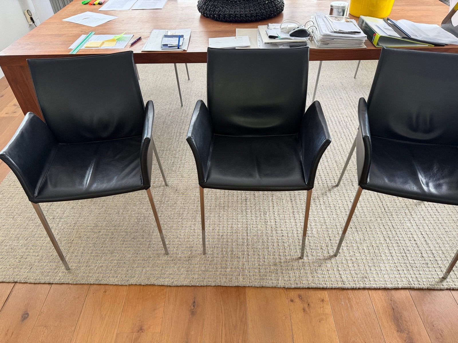 Set van 6 Zanotta stoelen - Zwart leer met armleuningen, Huis en Inrichting, Gebruikt, Zwart, Leer, Ophalen of Verzenden