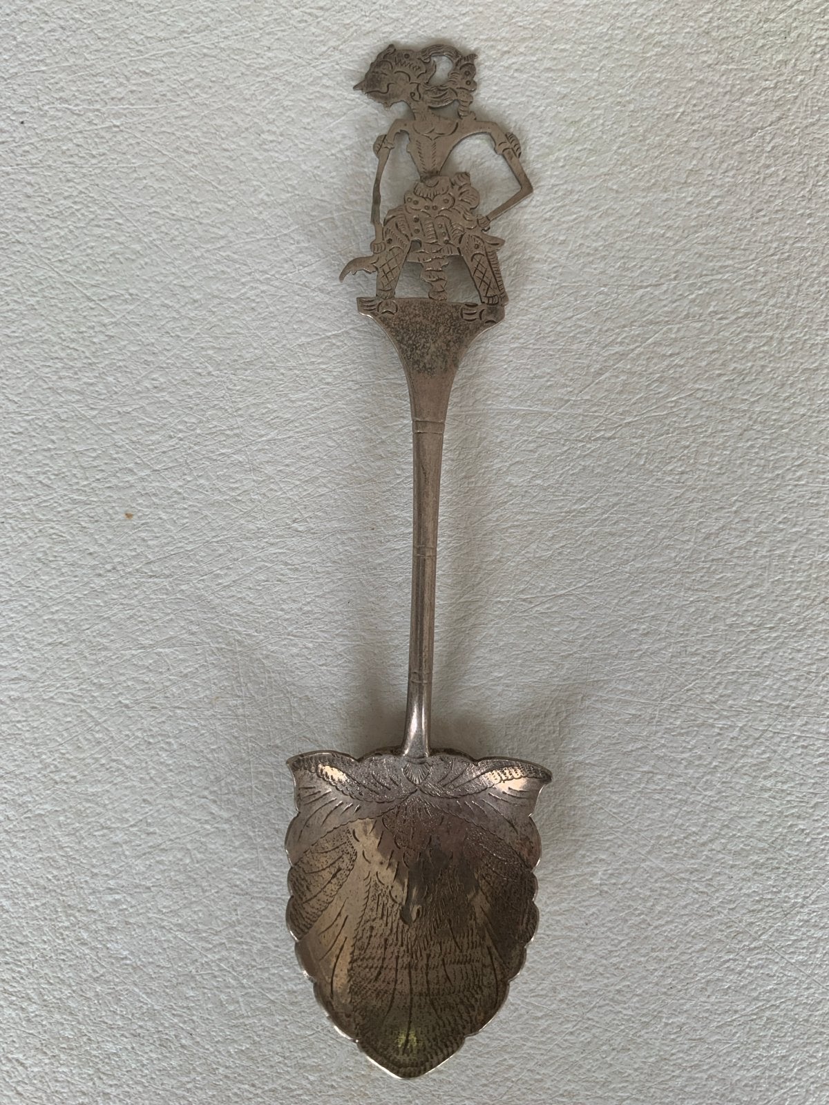 Zilveren Djoka SuikerLepel met Wayang pop, 800, 3e gehalte, Antiek en Kunst, Antiek | Bestek, Ophalen of Verzenden