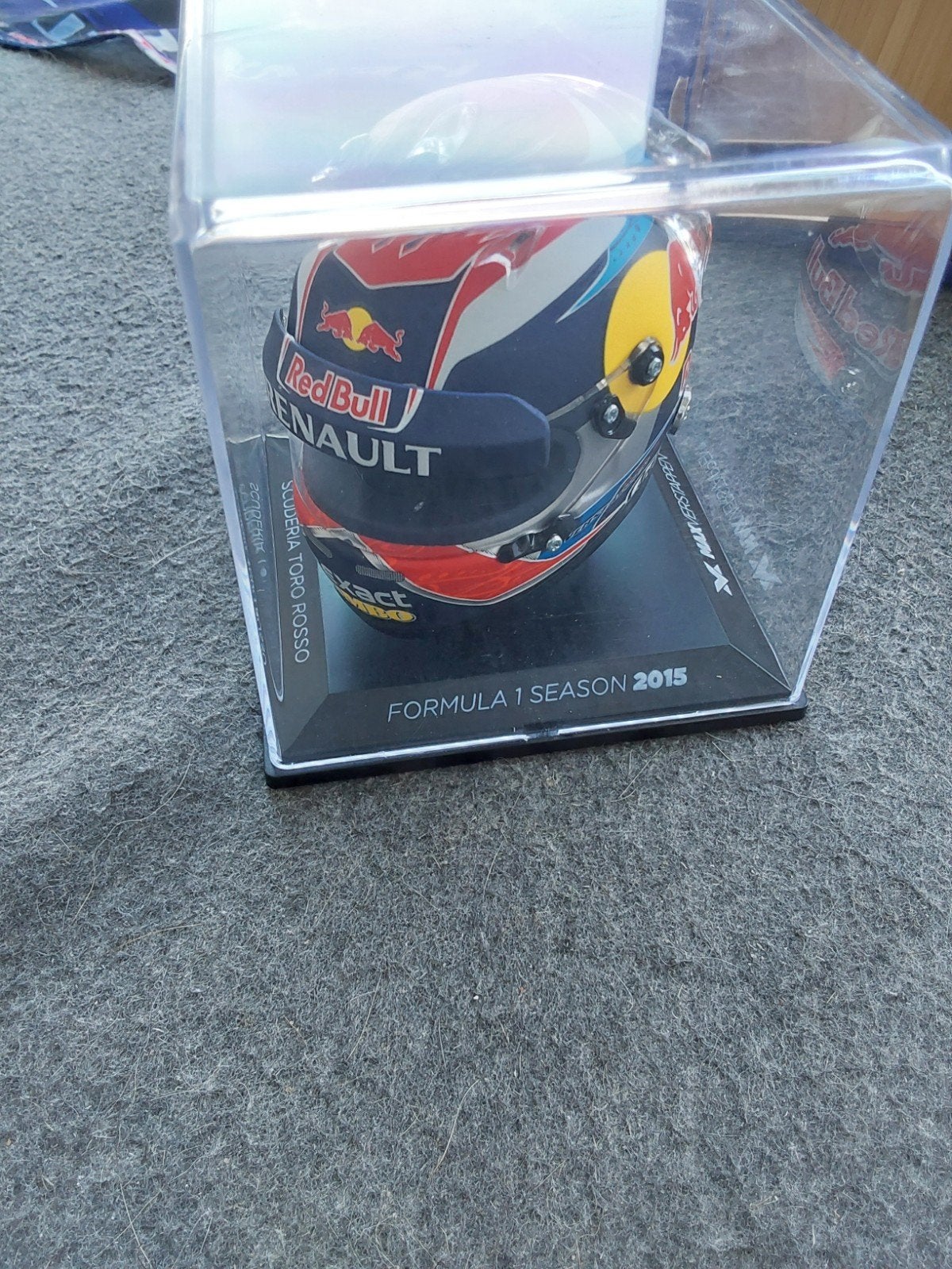 Minichamps Max Verstappen 2015 helm in vitrine, Ophalen, Nieuw