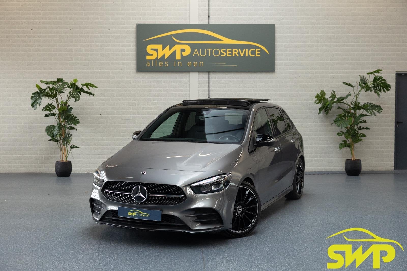 Mercedes-Benz B-klasse 180 AMG Line | Pano | Multispaak 19 i, Auto's, Mercedes-Benz, 136 pk, Gebruikt, 4 cilinders, Leder