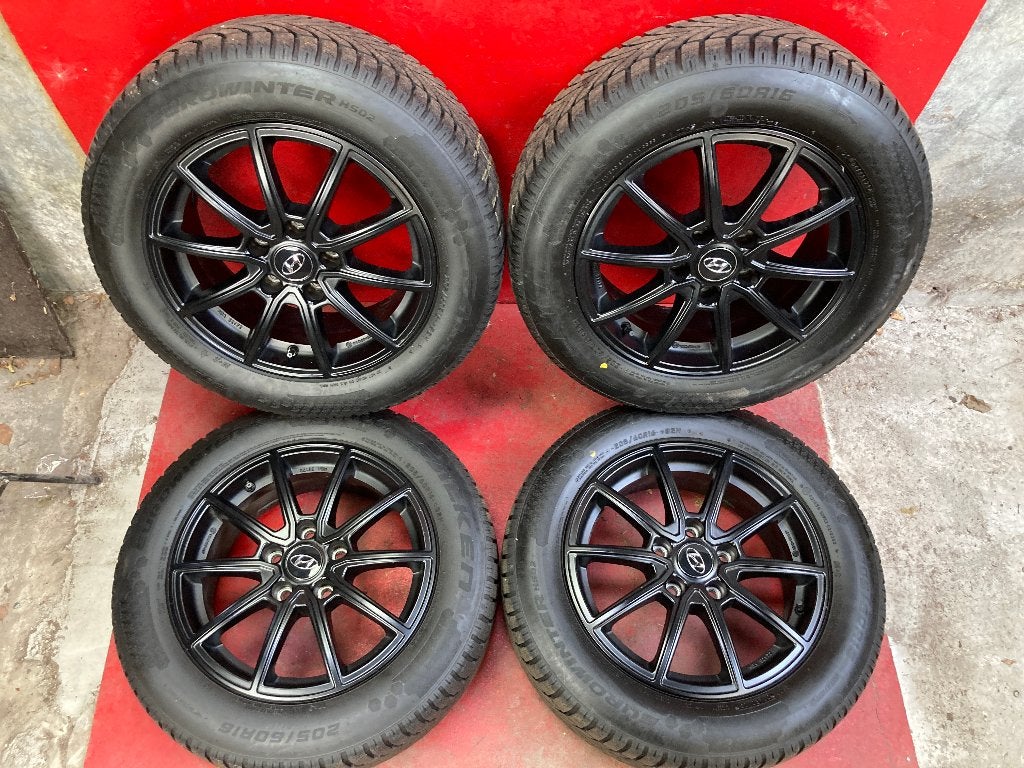 Winterbanden Hyundai Kona 205/60R16, Auto-onderdelen, Gebruikt, 16 inch, ., Banden en Velgen