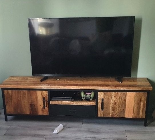Industrieel mangohouten tv-meubel 180 cm | HUUS, Huis en Inrichting, Kasten | Televisiemeubels, Ophalen, 150 tot 200 cm, Zo goed als nieuw