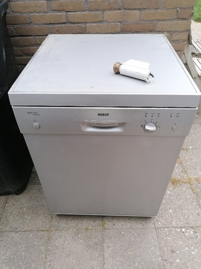 GRATIS! Vaatwasser Bosch gebruikt slang stuk, Ophalen, Gebruikt, Vrijstaand, 85 tot 90 cm