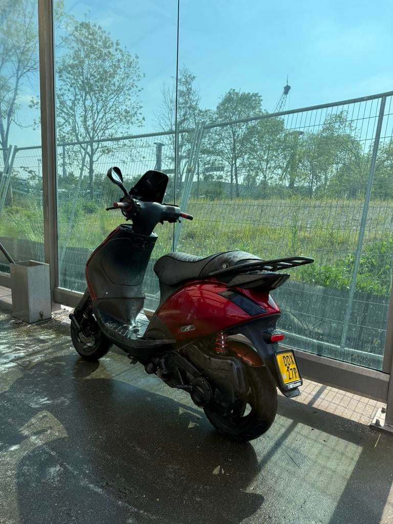 Zip 80 cc 4 takt, Fietsen en Brommers, Scooters | Piaggio, Zo goed als nieuw, Zip, Benzine, Ophalen