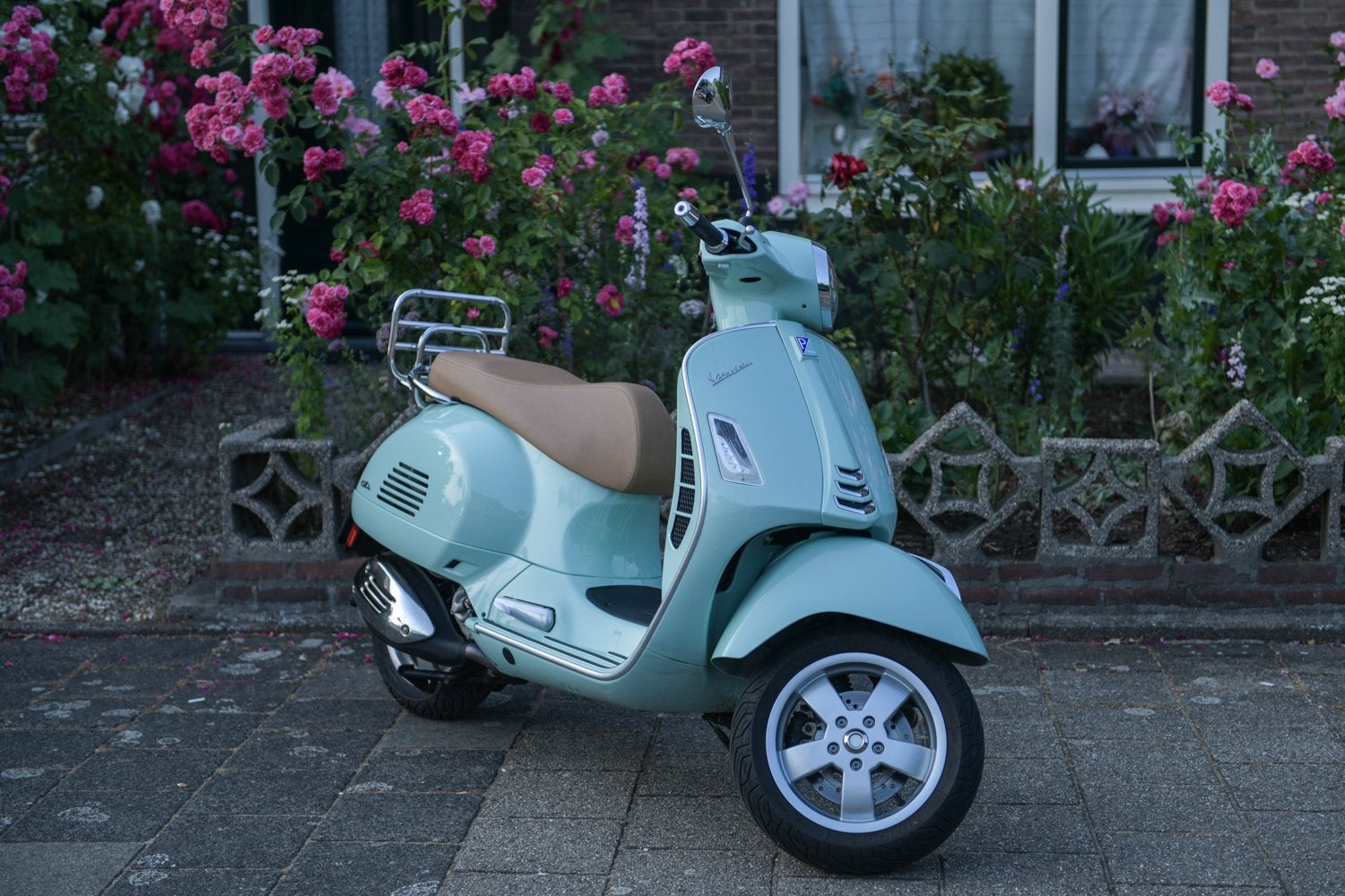 ZEER NETTE Vespa GTS 300 HPE | Grigio Verde | UNIEK, Motoren, Motoren | Piaggio, Particulier, Scooter, 12 t/m 35 kW, 1 cilinder