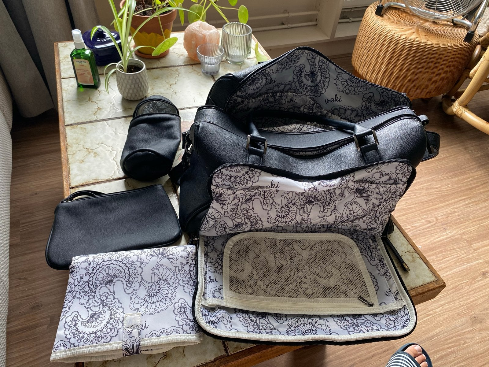 Isoki Verzorgingstas Zwart met Accessoires, Kinderen en Baby's, Luiertassen, Zwart, Flessenhouder, Ophalen, Verzorgingstas
