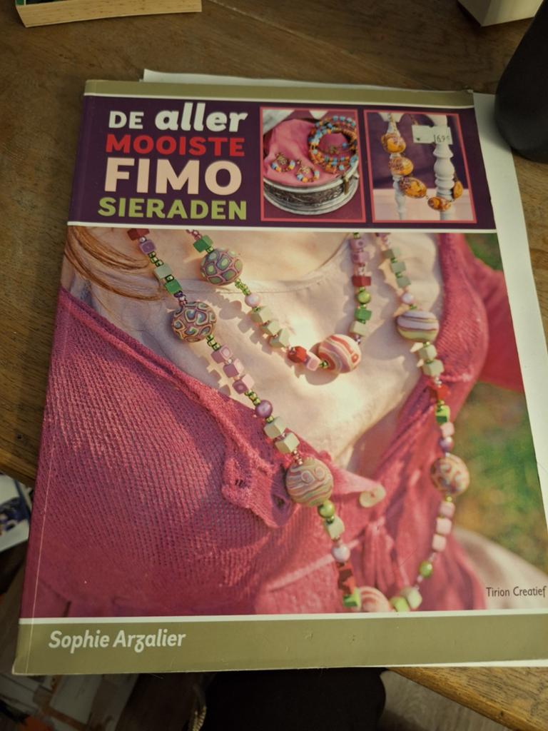 De allermooiste FIMO sieraden - Sophie Arzalier, Boeken, Hobby en Vrije tijd, Ophalen of Verzenden, Zo goed als nieuw, Sieraden maken