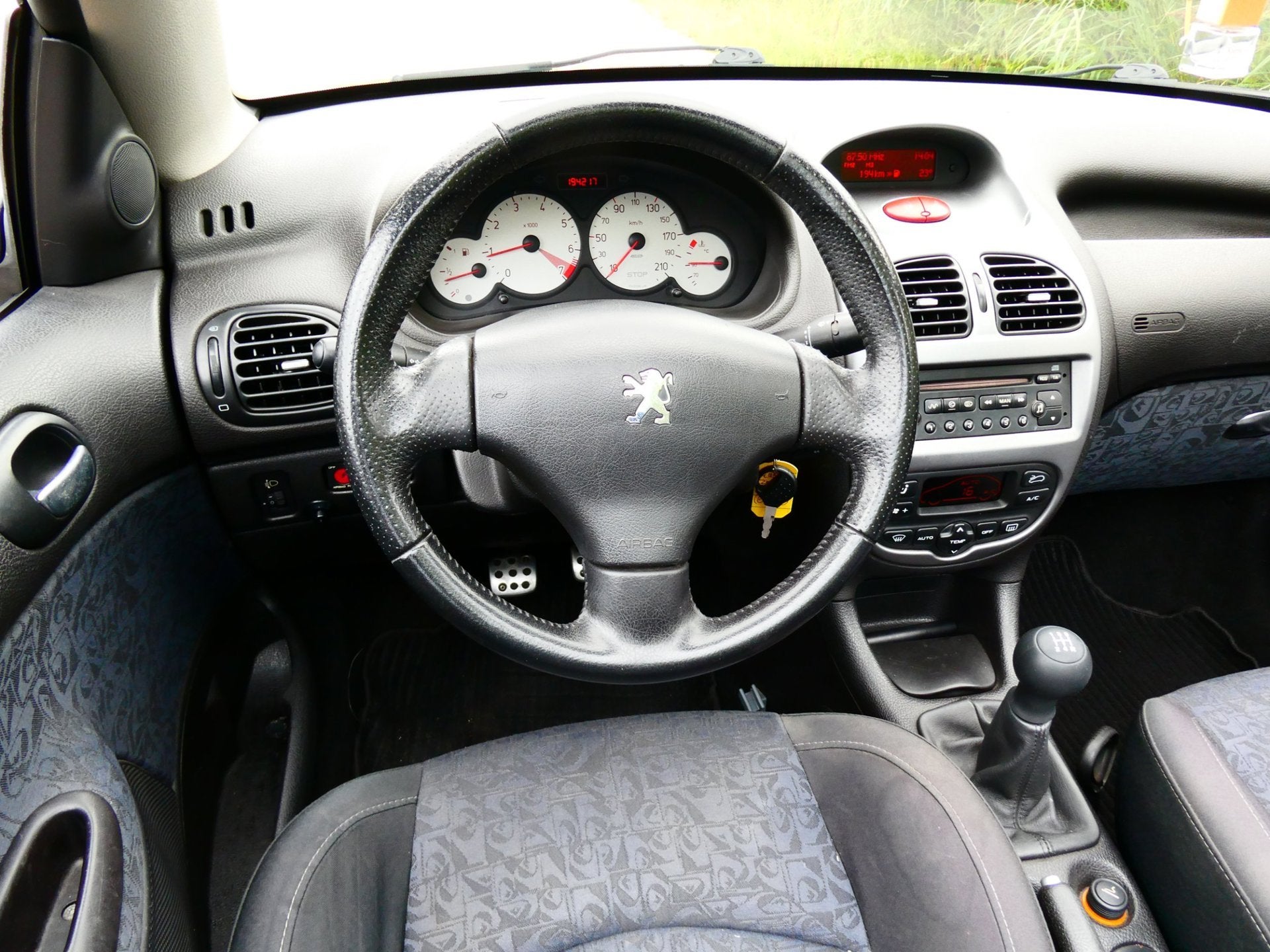 Peugeot 206 CC 1.6-16V 110pk Cabriolet Clima INRUILKOOPJE AP, Voorwielaandrijving, Stof, Gebruikt, 4 cilinders
