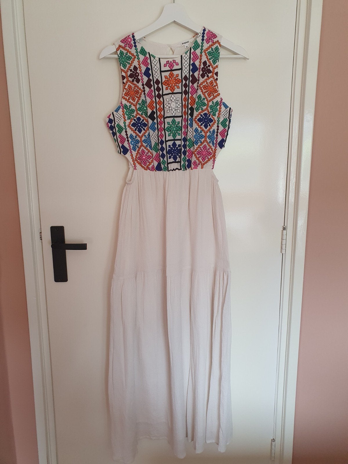 Desigual maxi jurk met borduursels en open zijkanten, Kleding | Dames, Jurken, Maat 38/40 (M), Meerkleurig, Ophalen of Verzenden