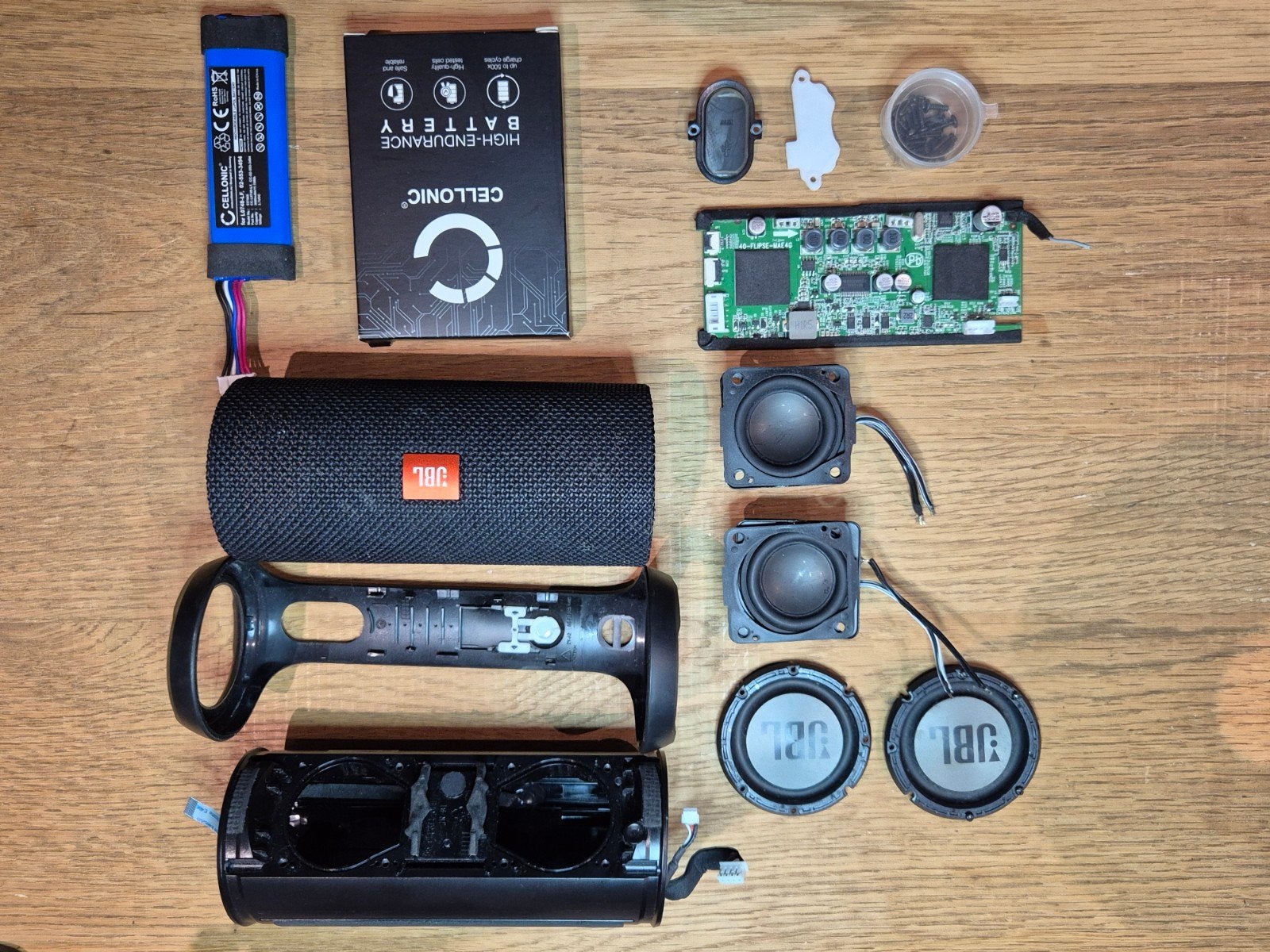 JBL Flip 3 SE onderdelen (defect) NIEUWE BATTERIJ, JBL, Overige typen, Ophalen of Verzenden, Niet werkend