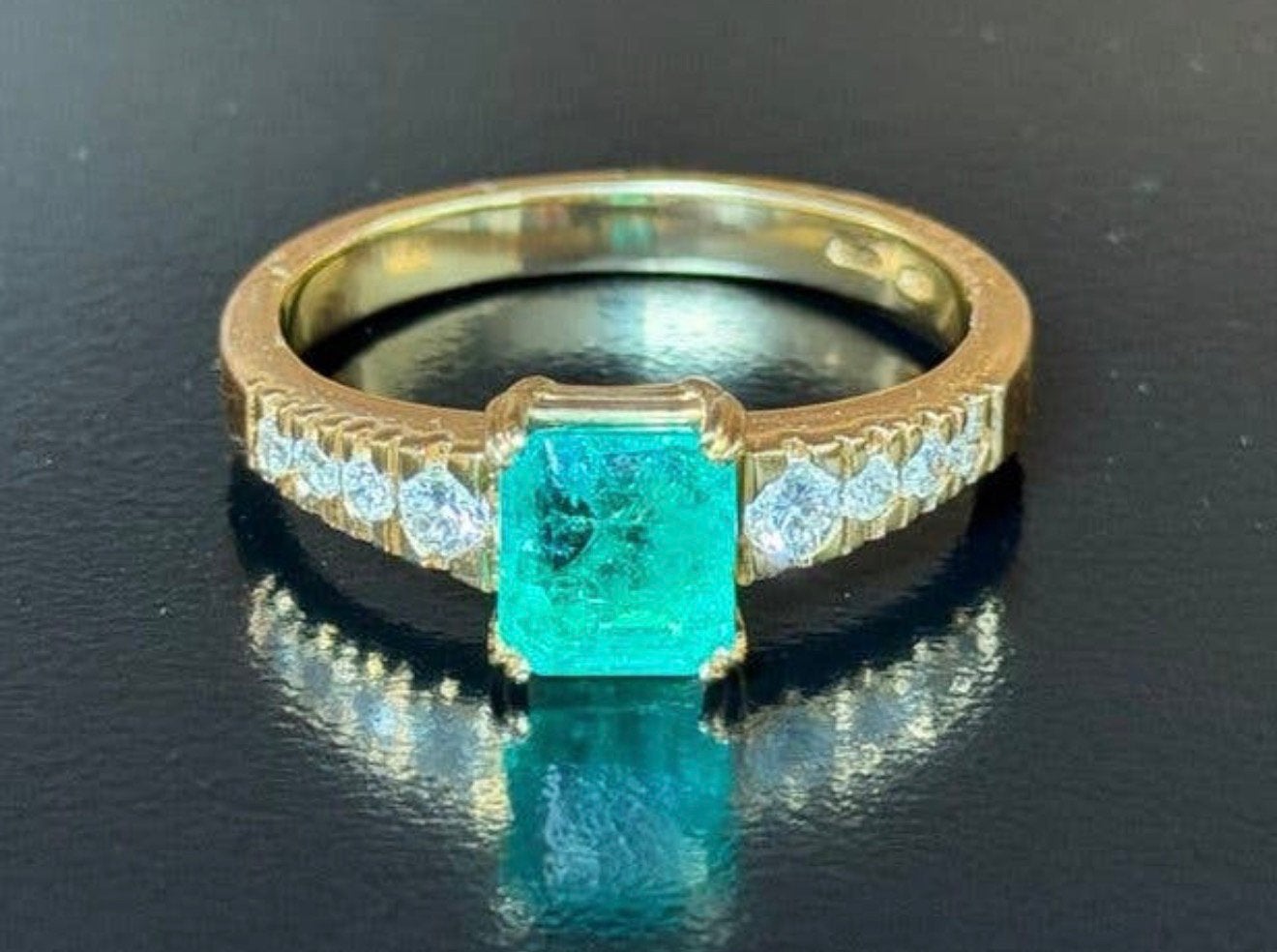 18K gouden ring met smaragd 2.75ct en natuurlijke diamanten!, 20 of groter, Nieuw, Ophalen of Verzenden, Dame of Heer