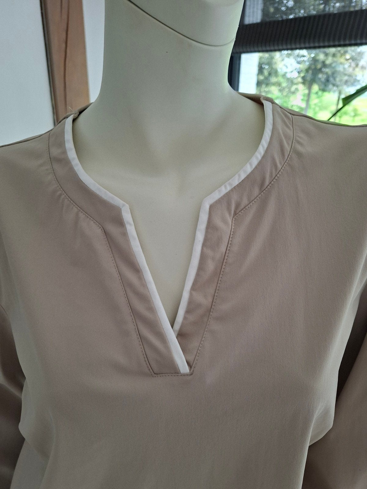 Blouse top taupe beige witte bies travelstof xxl 44 travel, Beige, Maat 42/44 (L), Ophalen of Verzenden, Zo goed als nieuw