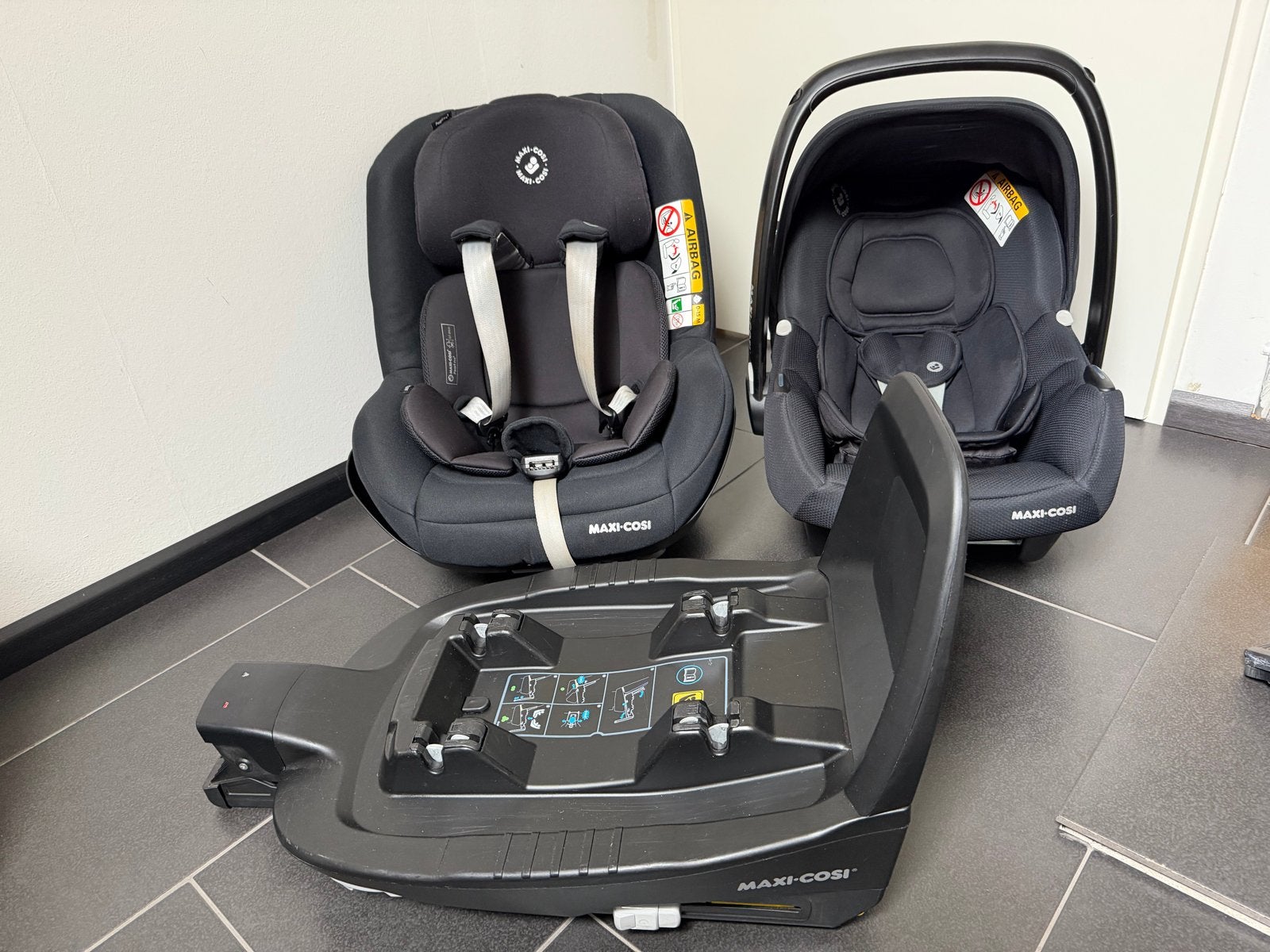 Maxi Cosi FamilyFix2, Tinca en Pearl Pro2 set - Zwart, Kinderen en Baby's, Autostoeltjes, Ophalen, 0 t/m 18 kg, Verstelbare rugleuning