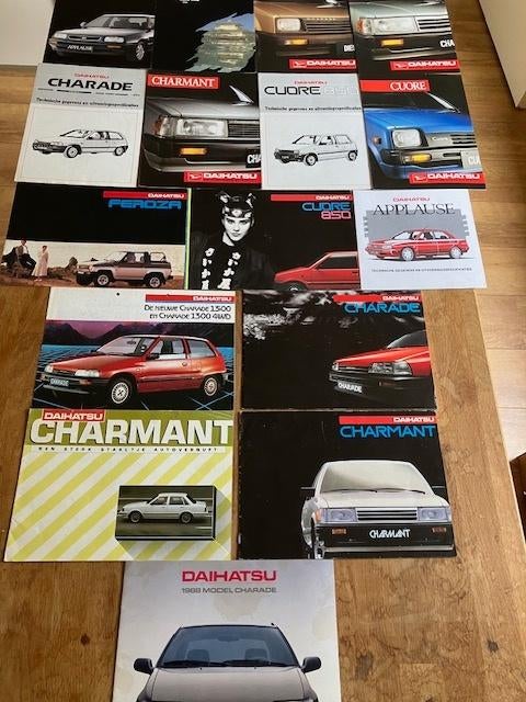 Autobrochures/Autofolders:      Daihatsu     23 stuks     NL, Ophalen of Verzenden, Zo goed als nieuw, Algemeen