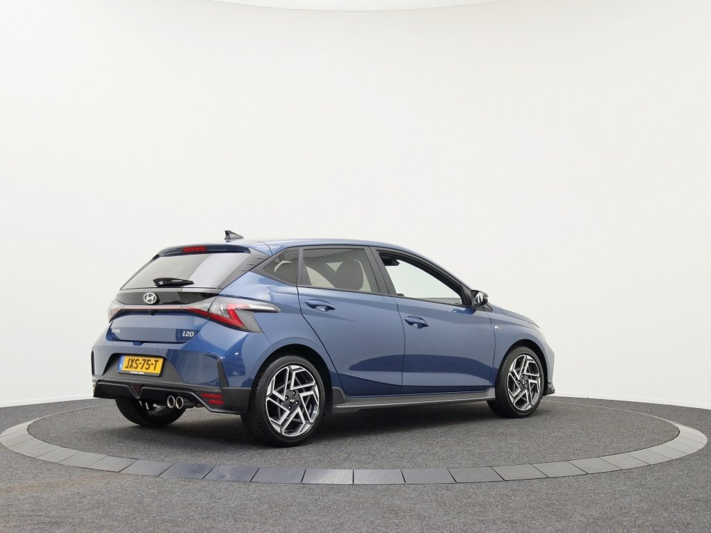 Hyundai i20 1.2 N Line | Private lease 429 p.m. (bj 2025), Gebruikt, Zwart, 4 cilinders, Blauw