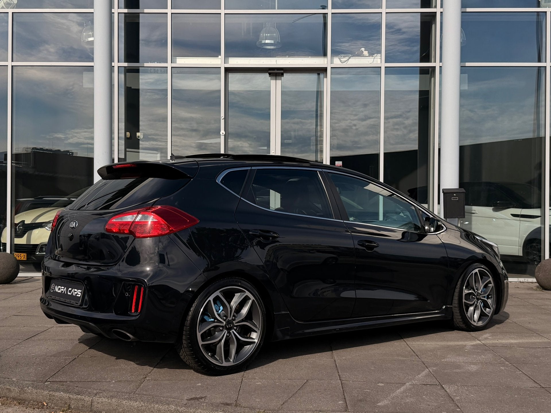 Kia Cee'd 1.6 T-GDI GT-Track|Pano|Camera|Xenon, Auto's, 4 cilinders, Met garantie (alle), Zwart, Bedrijf