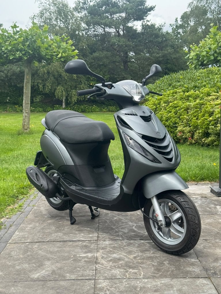 ⭐️Piaggio zip carburateur nieuwstaat mat grijs⭐️