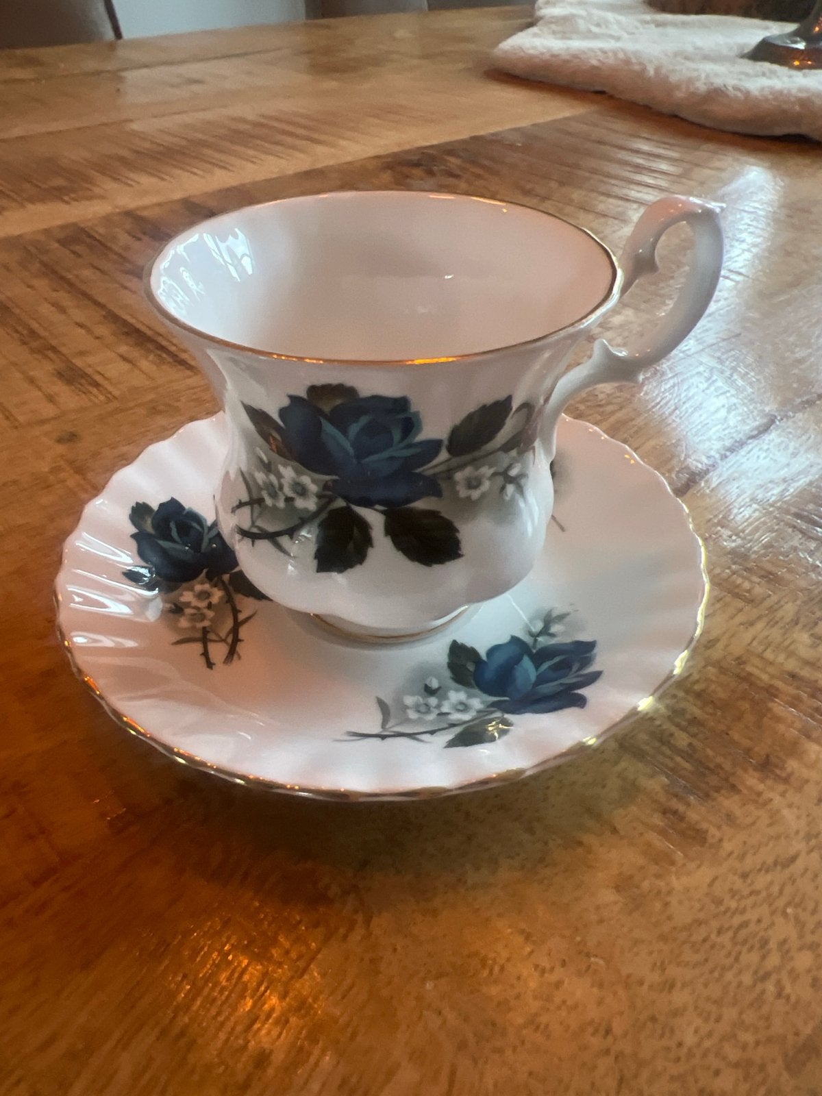 Richmond Bone China Theekop en Schotel - Blauwe Rozen, Ophalen of Verzenden