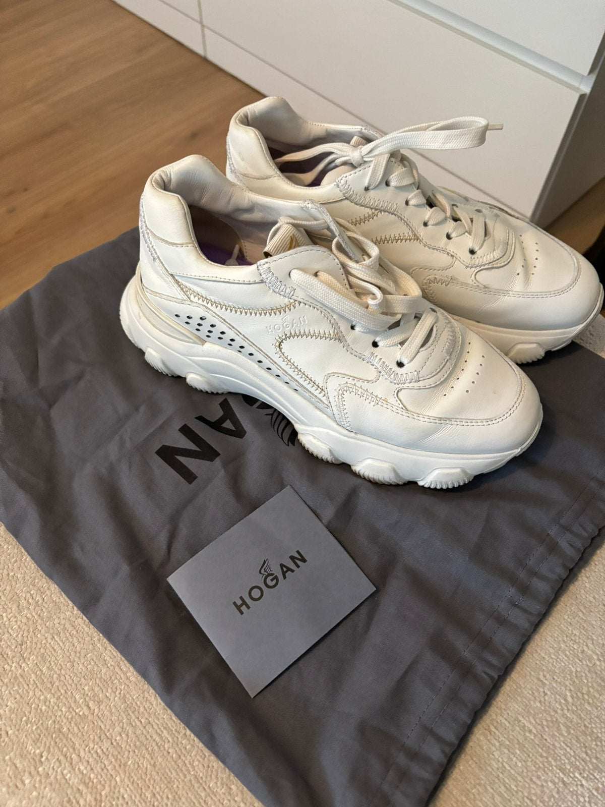 Hogan sneakers schoenen wit maat 37 zgan, Ophalen of Verzenden, Zo goed als nieuw, Wit, Sneakers of Gympen