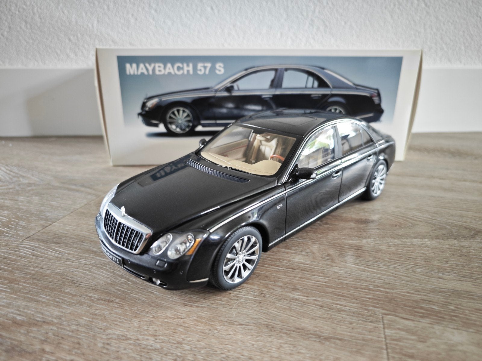 Autoart Maybach 57S Caspian Black 76156, Hobby en Vrije tijd, Modelauto's | 1:18, Ophalen of Verzenden, Gebruikt, Auto, Autoart