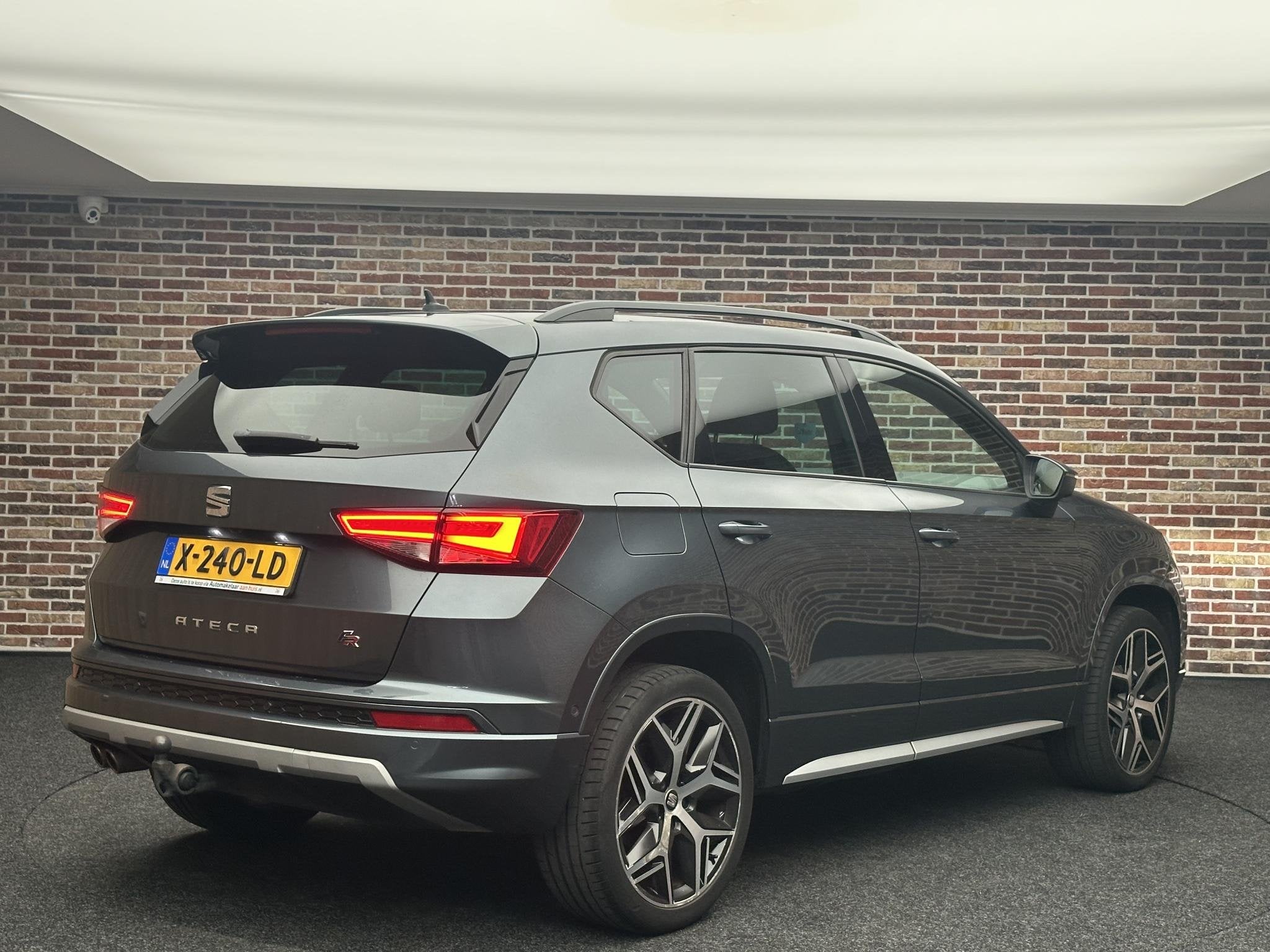 SEAT Ateca 1.5 TSI FR Business Intense Black PANO BEATS AUDI, Auto's, 4 cilinders, 150 pk, Ateca, Leder