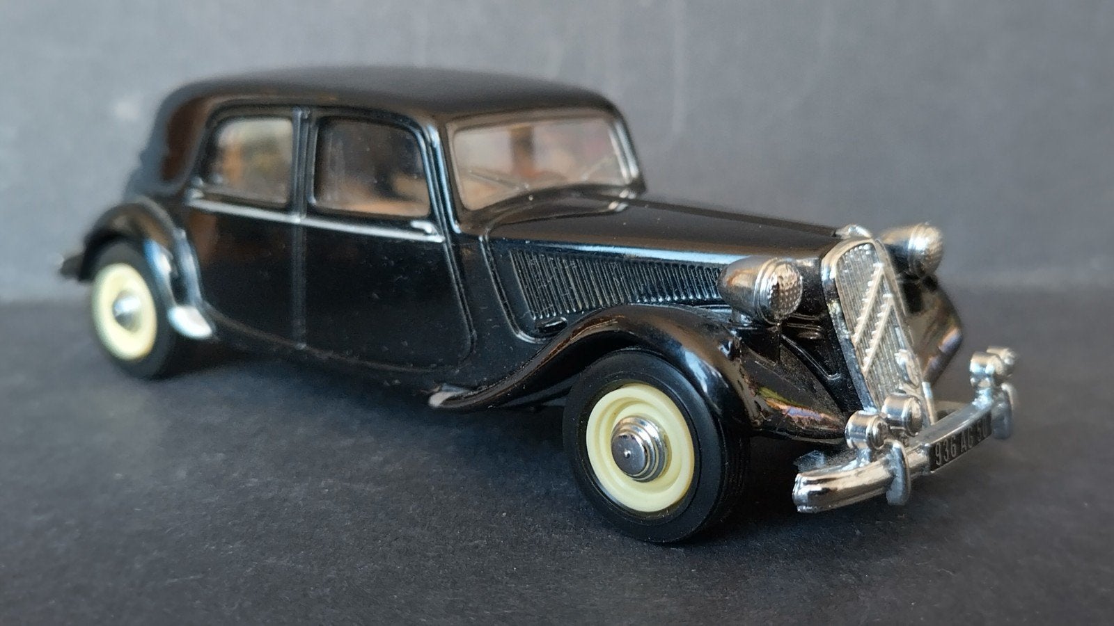 Citroen Traction Avant 15cv 1;43 Dinky Collection Pol, Auto, Verzenden, Dinky Toys, Zo goed als nieuw