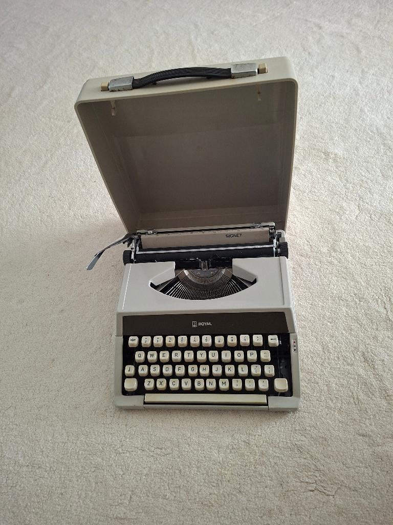 Vintage Typemachine, "Royal Signet" met koffer, Diversen, Typemachines, Ophalen of Verzenden