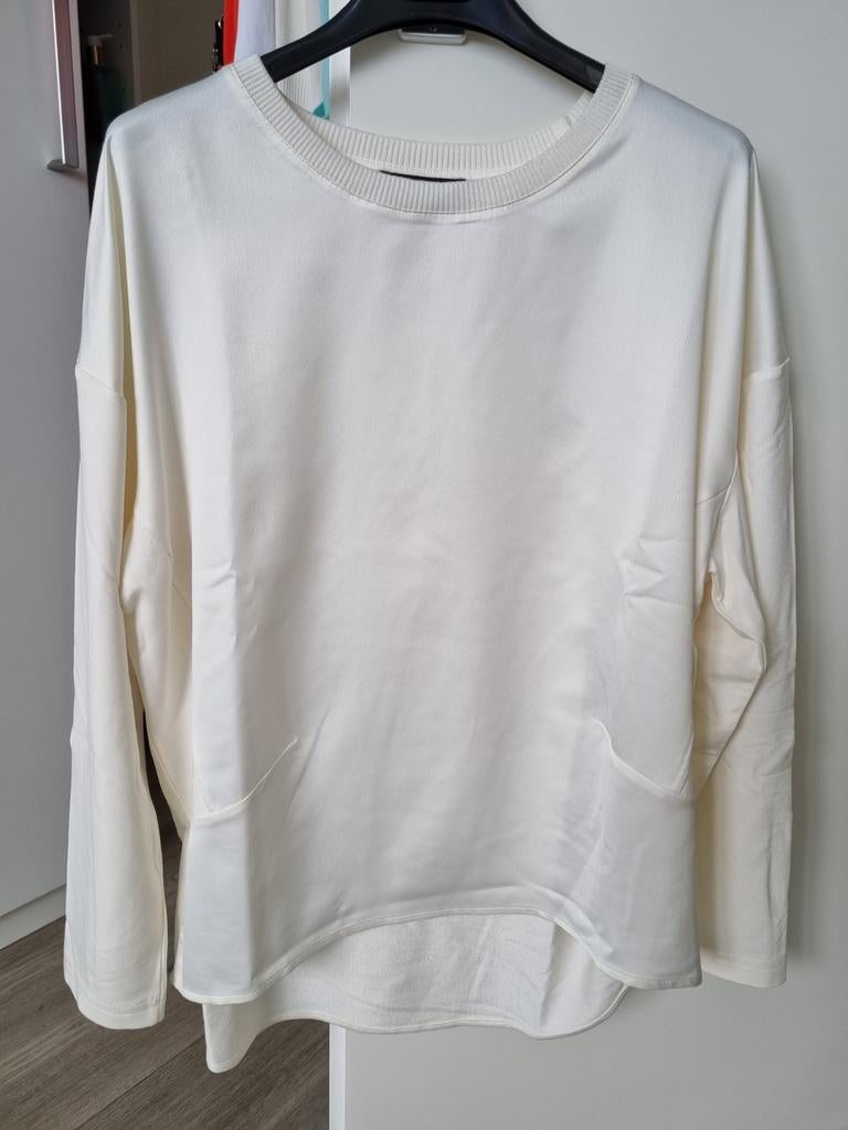 Nieuwe top van Margittes. Maat 40. Ecru. Voorzijde zijdelook, Maat 38/40 (M), Beige, Nieuw, Margittes