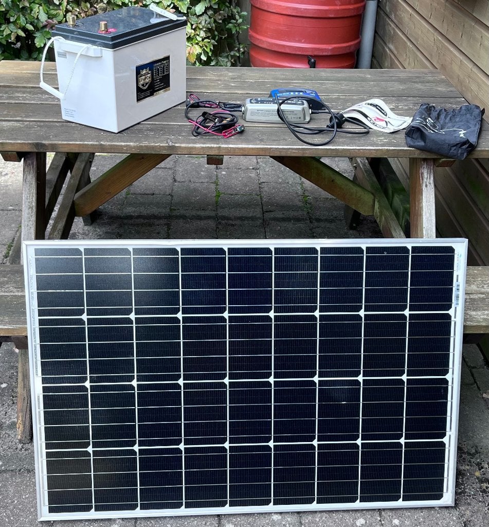 Volledige camping accu set met oplader en zonnepaneel., Ophalen, Gebruikt