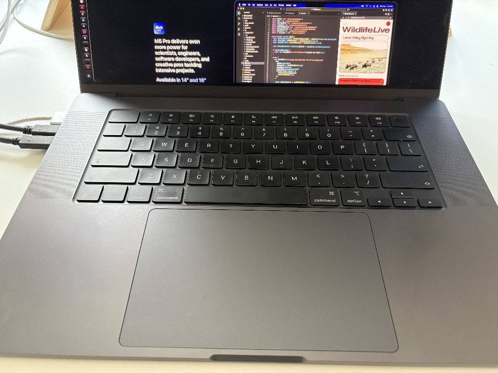 Foto 3 van MacBook Pro 16" M5 Max | 128GB | 2TB | Nano-text | Gar 2027